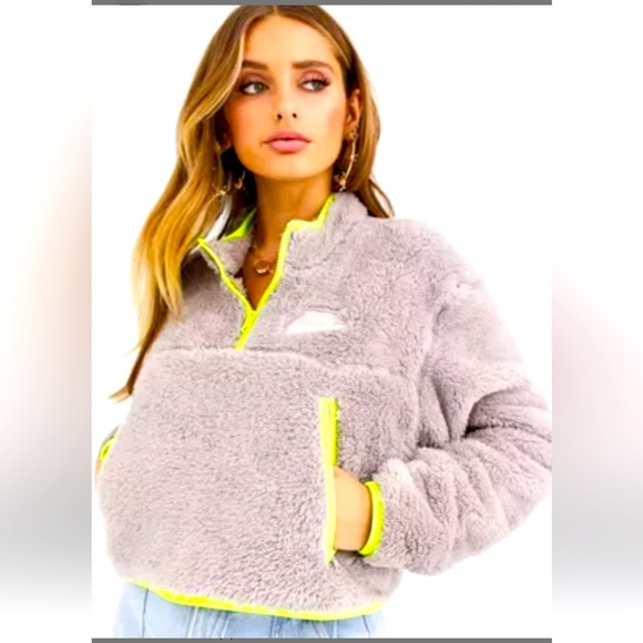 NIKE Sherpa Fleece Crop - Picture 1 of 6